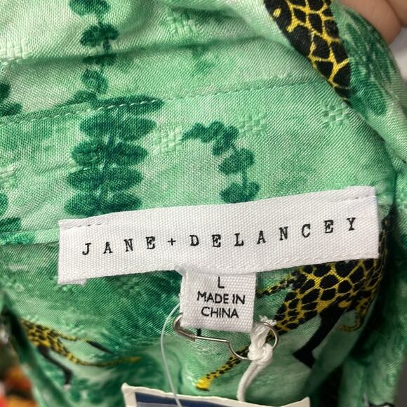 Jane + Delancey Giraffe Print Tunic Top Size Large - Picture 9 of 10